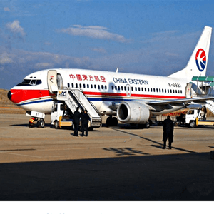 格尔木机场托运航空快运业稳步发展的原因是什么？